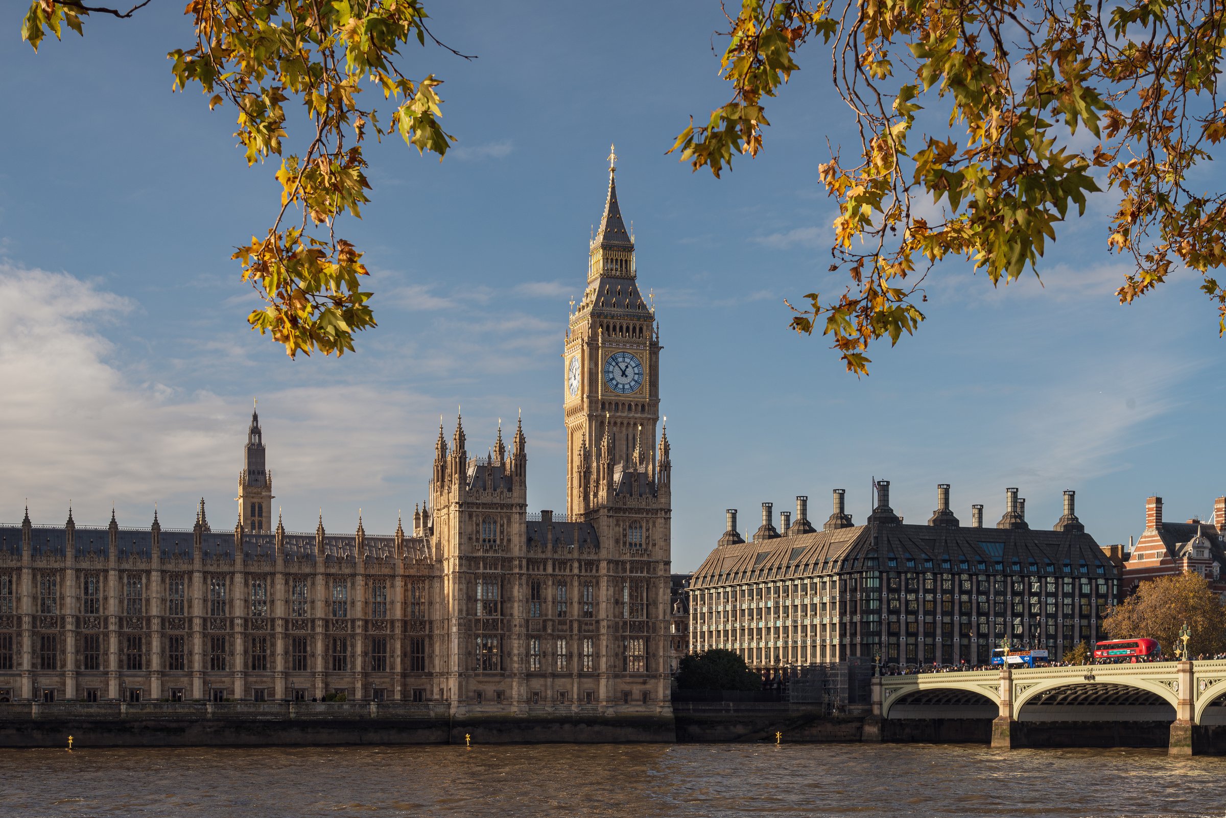 Wide view of the Palace of Westminster and Elizabeth Tower (Big Ben) from across the River Thames.